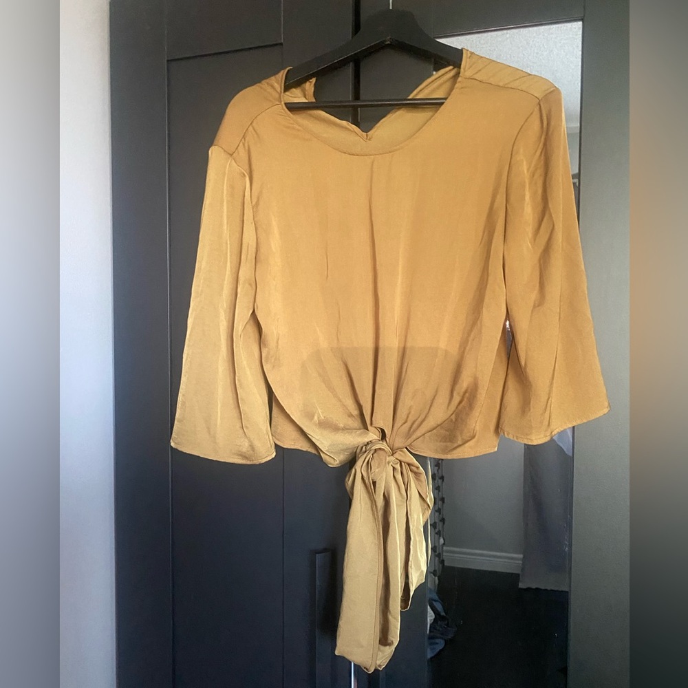 Dynamite quarter sleeve with front tie
